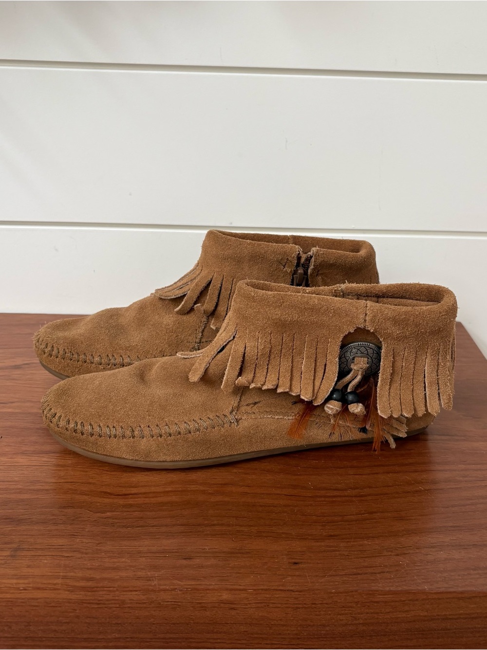 Minnetonka Concho Feather Brown Suede Fringe Moccasins Boots 7 Western Cowgirl